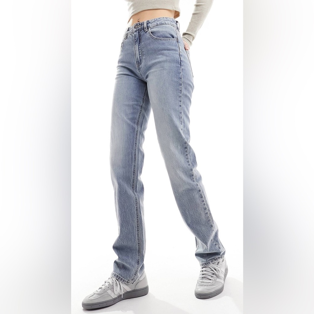 NWT Stradivarius STR Comfort Fit Straight Leg Jeans